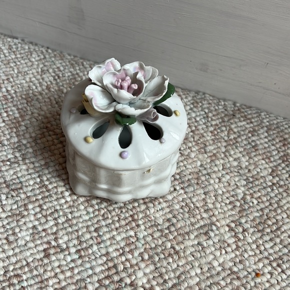 Vintage Trinket Box - Picture 3 of 4